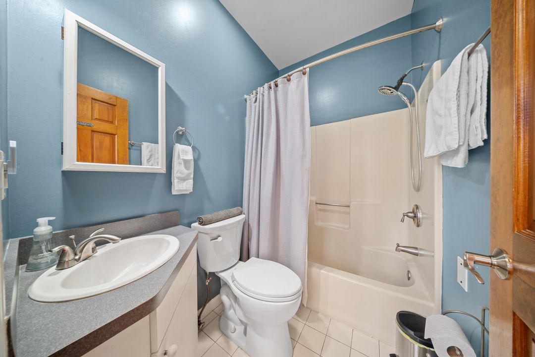 En Venta: $949,999 (3 camas, 4 baños, 2702 Pies cuadrados)