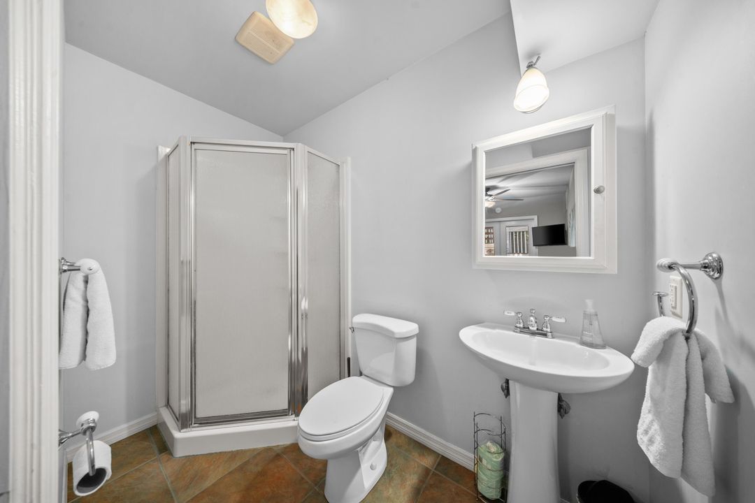 En Venta: $949,999 (3 camas, 4 baños, 2702 Pies cuadrados)