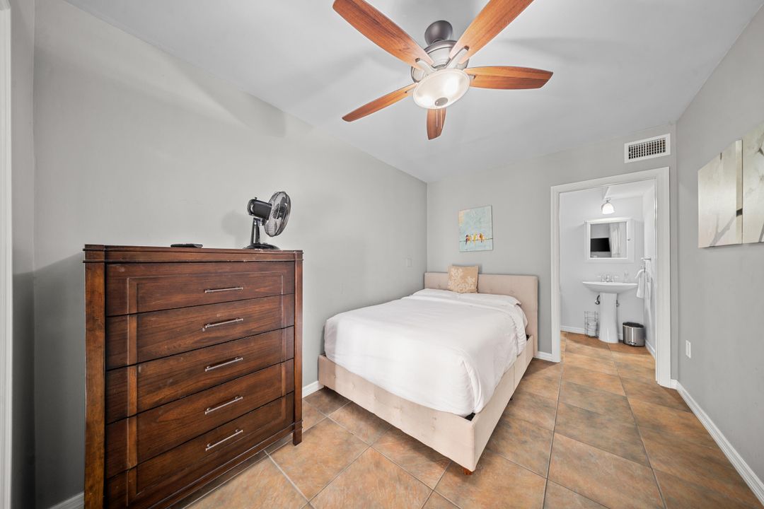 En Venta: $949,999 (3 camas, 4 baños, 2702 Pies cuadrados)