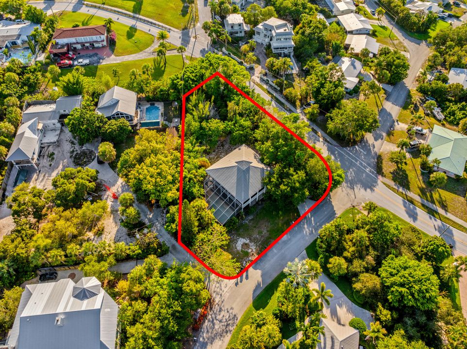 En Venta: $949,999 (3 camas, 4 baños, 2702 Pies cuadrados)