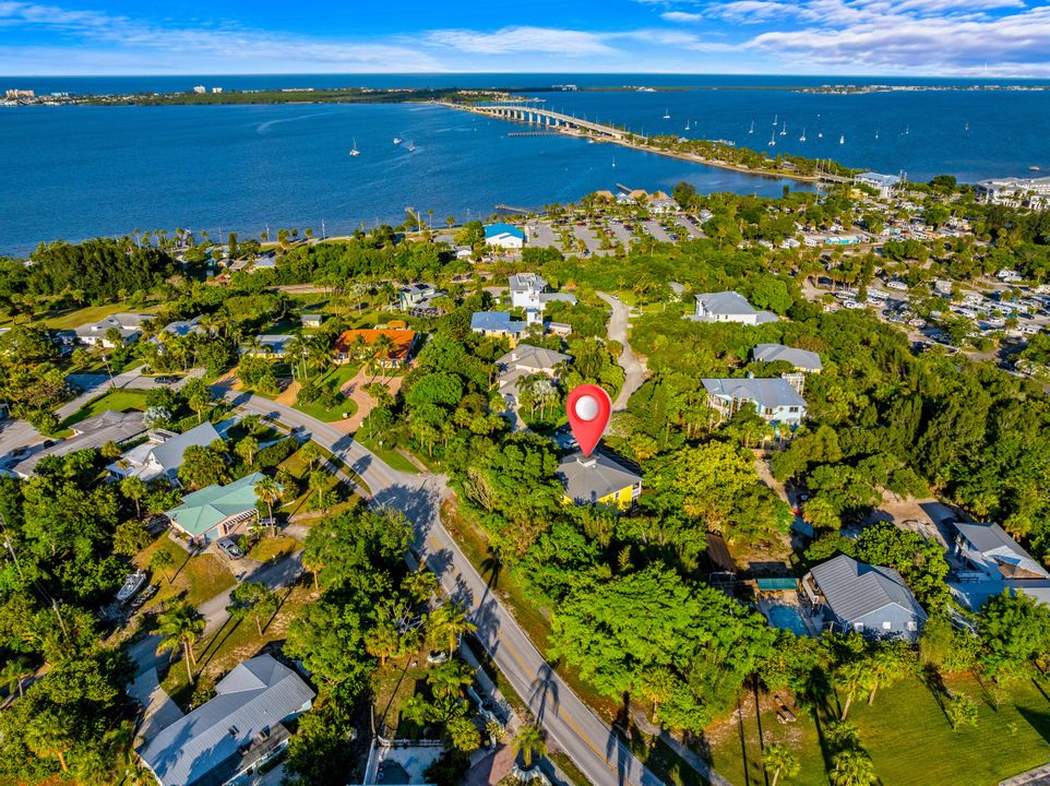 En Venta: $949,999 (3 camas, 4 baños, 2702 Pies cuadrados)