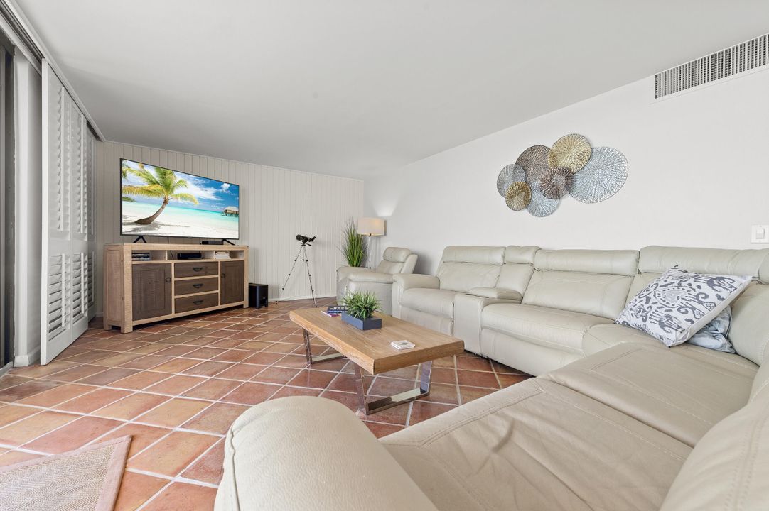 出租: $7,500 (2 贝兹, 2 浴室, 1637 平方英尺)