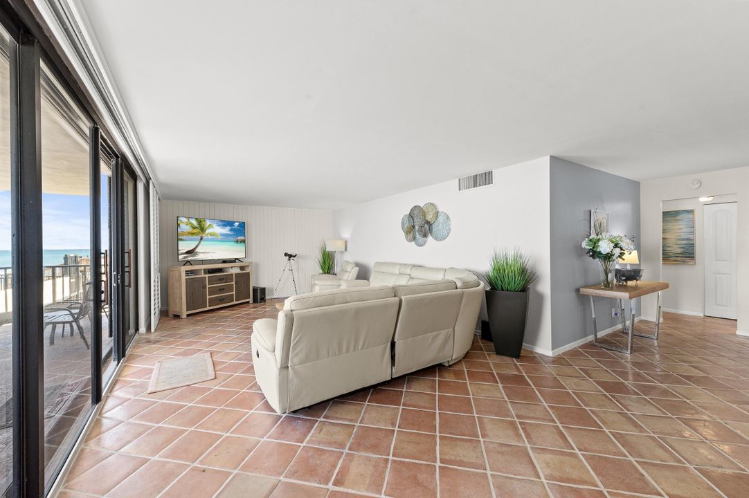 出租: $7,500 (2 贝兹, 2 浴室, 1637 平方英尺)