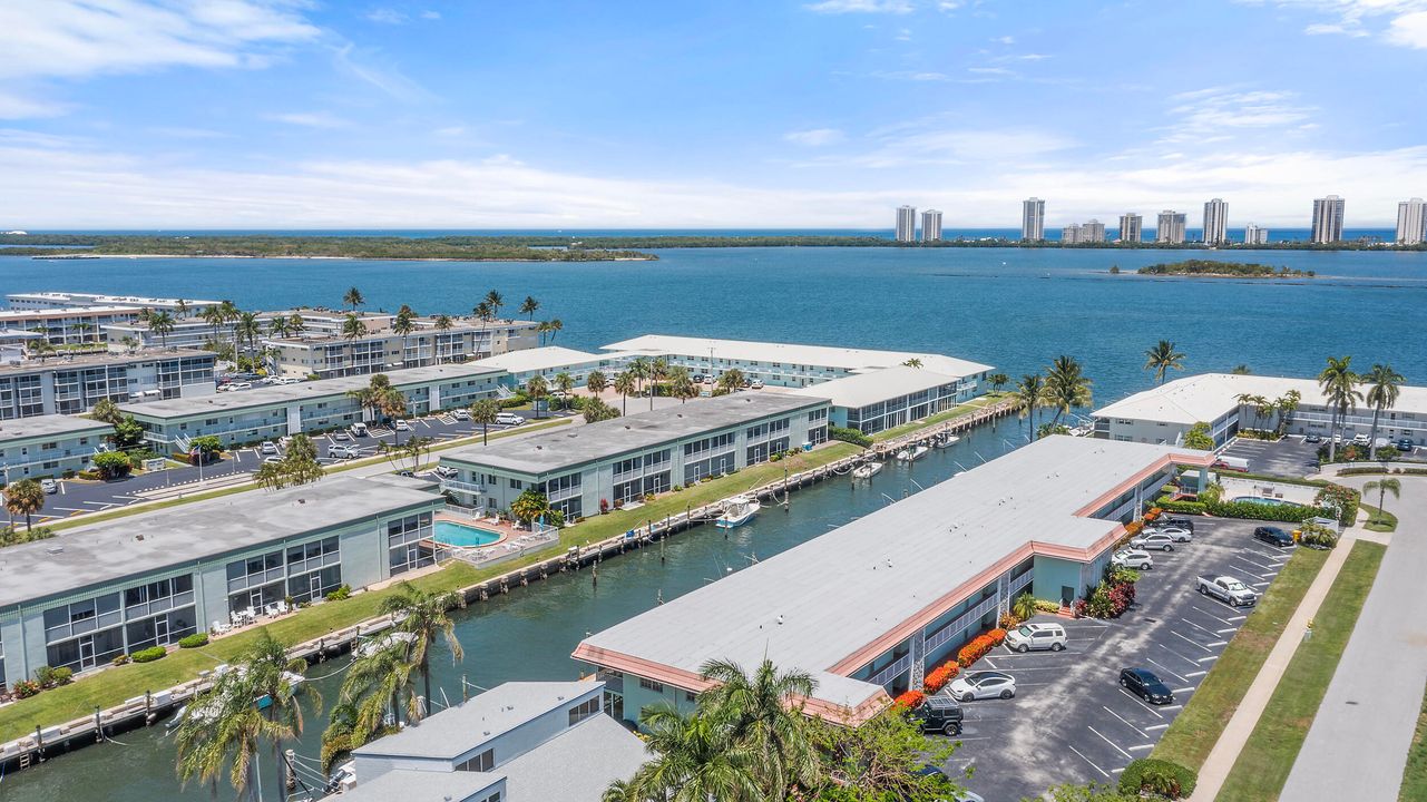 待售: $298,000 (2 贝兹, 2 浴室, 1014 平方英尺)