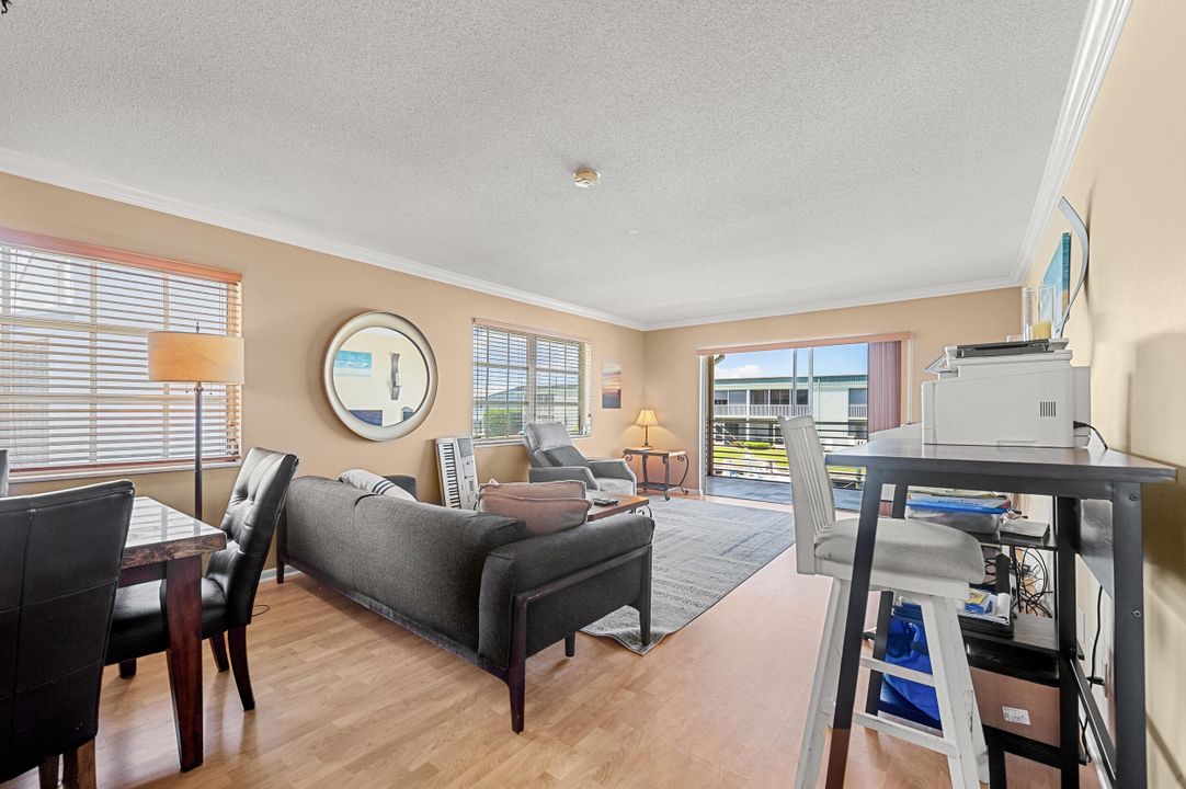 待售: $298,000 (2 贝兹, 2 浴室, 1014 平方英尺)