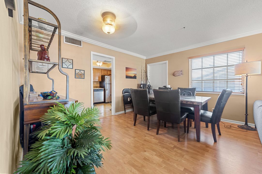 待售: $298,000 (2 贝兹, 2 浴室, 1014 平方英尺)