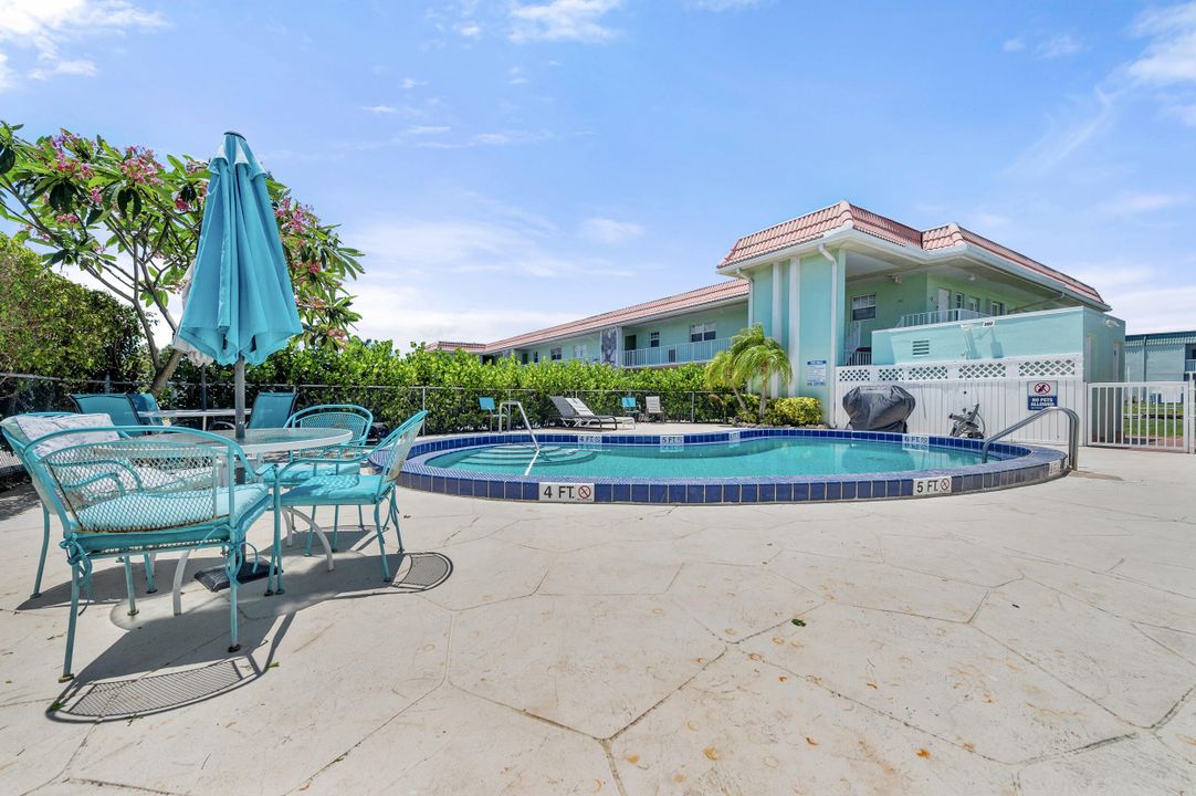 待售: $298,000 (2 贝兹, 2 浴室, 1014 平方英尺)