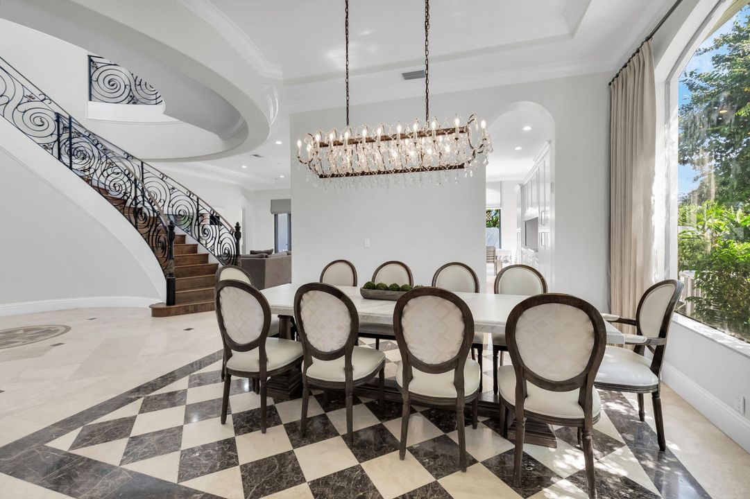 待售: $2,800,000 (6 贝兹, 6 浴室, 4768 平方英尺)