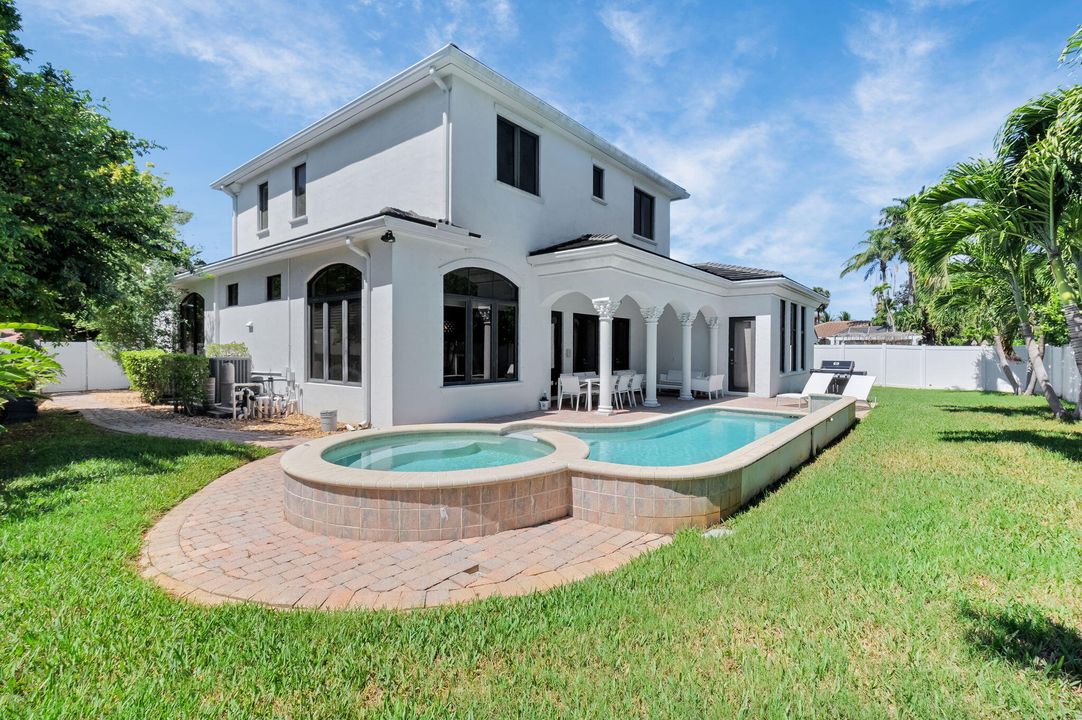 待售: $2,800,000 (6 贝兹, 6 浴室, 4768 平方英尺)