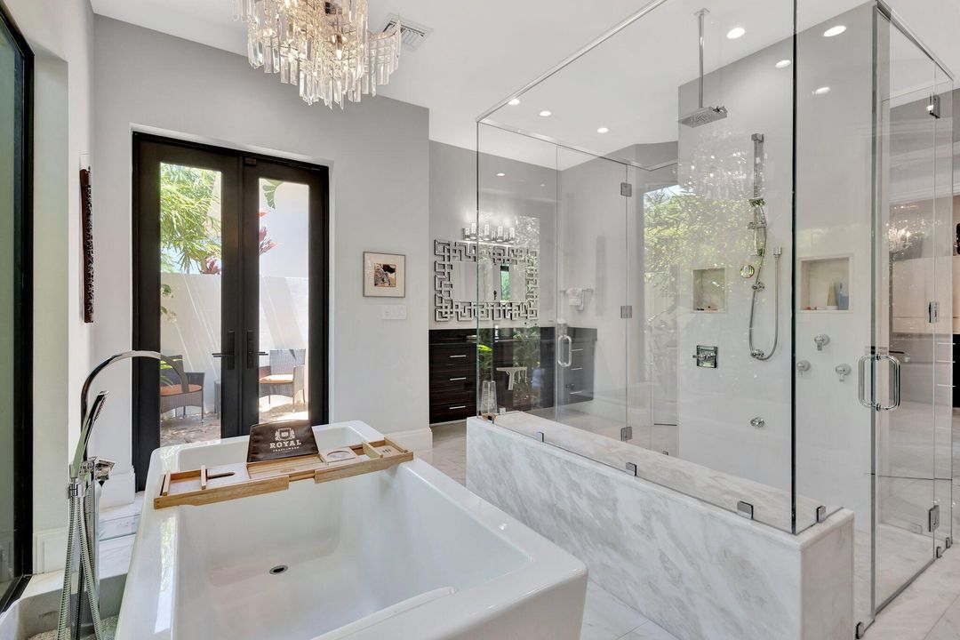 На продажу: $9,800,000 (4 спален, 4 ванн, 5039 Квадратных фут)