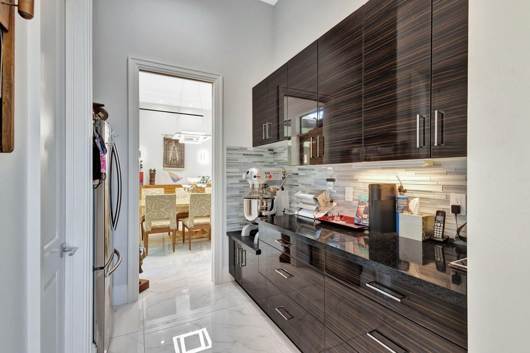 На продажу: $9,800,000 (4 спален, 4 ванн, 5039 Квадратных фут)