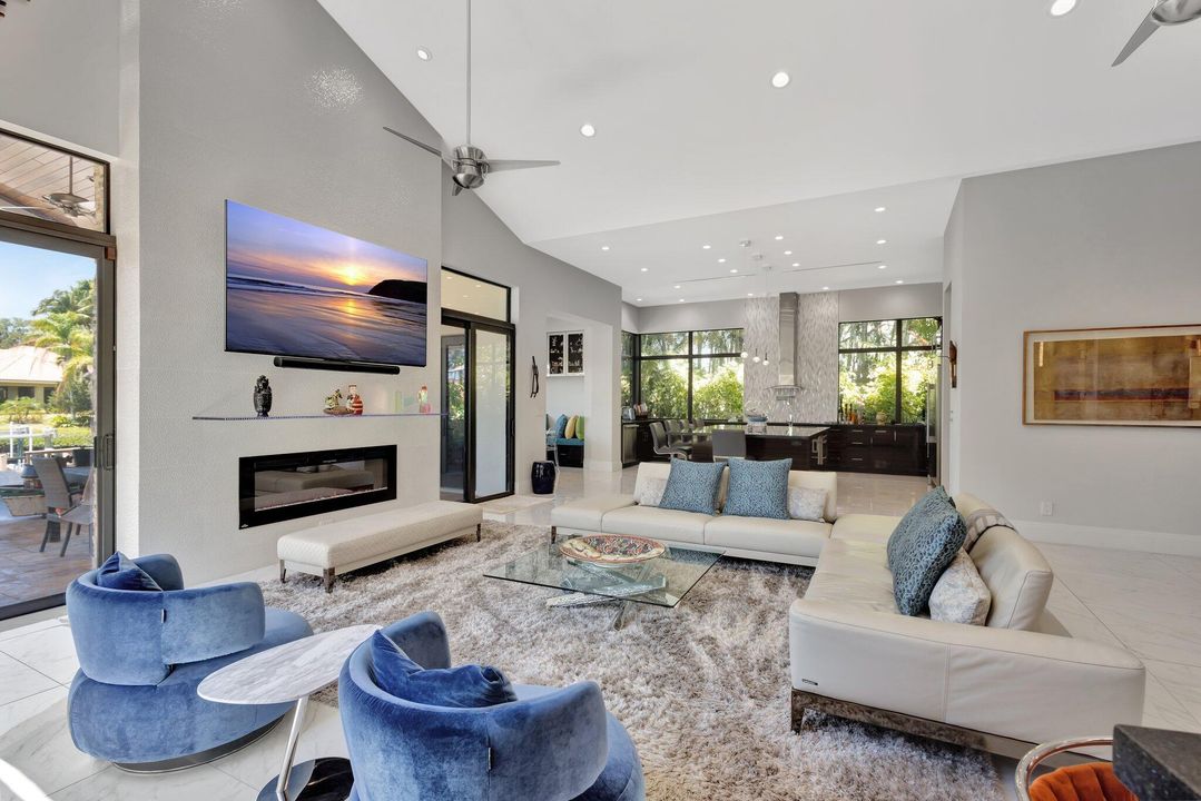 На продажу: $9,800,000 (4 спален, 4 ванн, 5039 Квадратных фут)