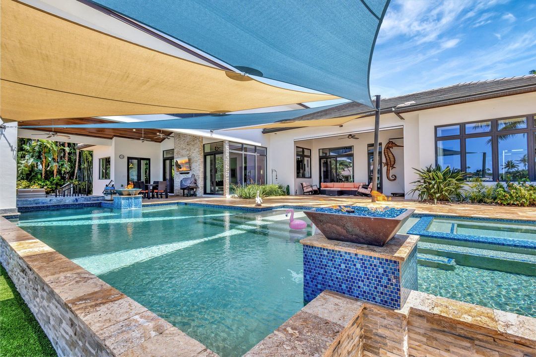 На продажу: $9,800,000 (4 спален, 4 ванн, 5039 Квадратных фут)