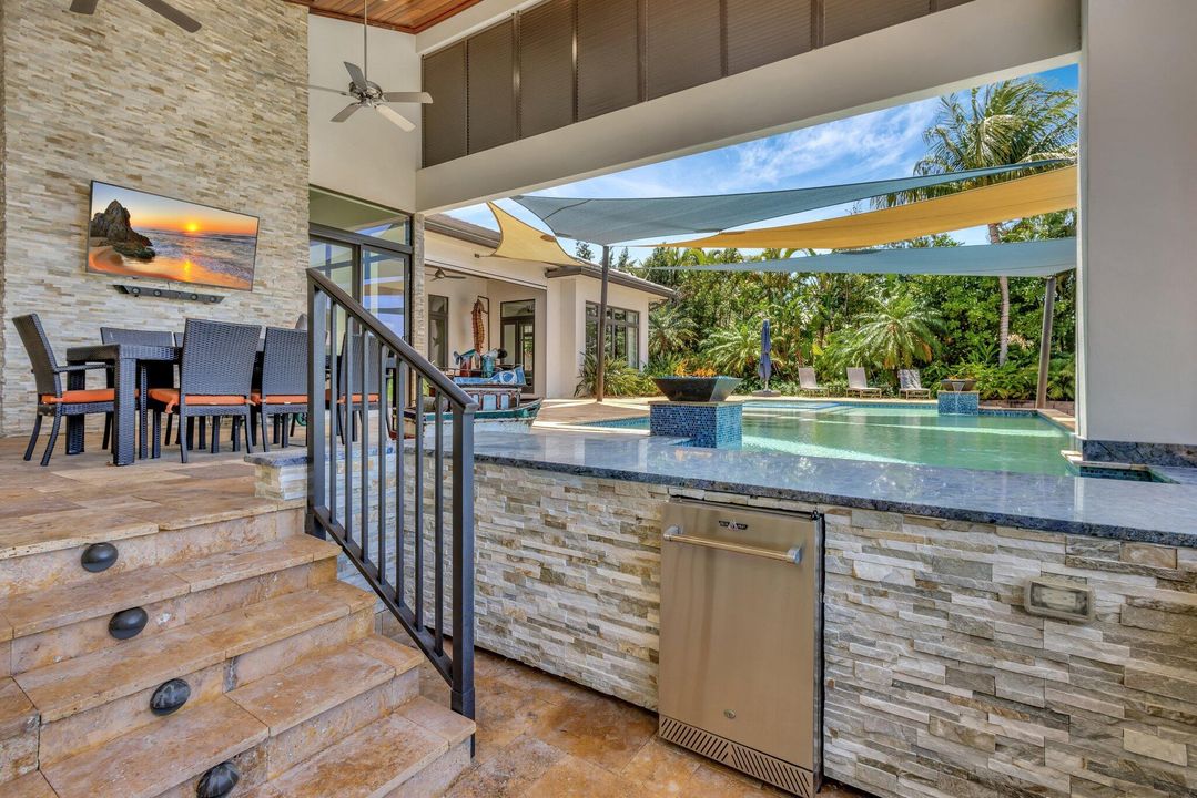 На продажу: $9,800,000 (4 спален, 4 ванн, 5039 Квадратных фут)