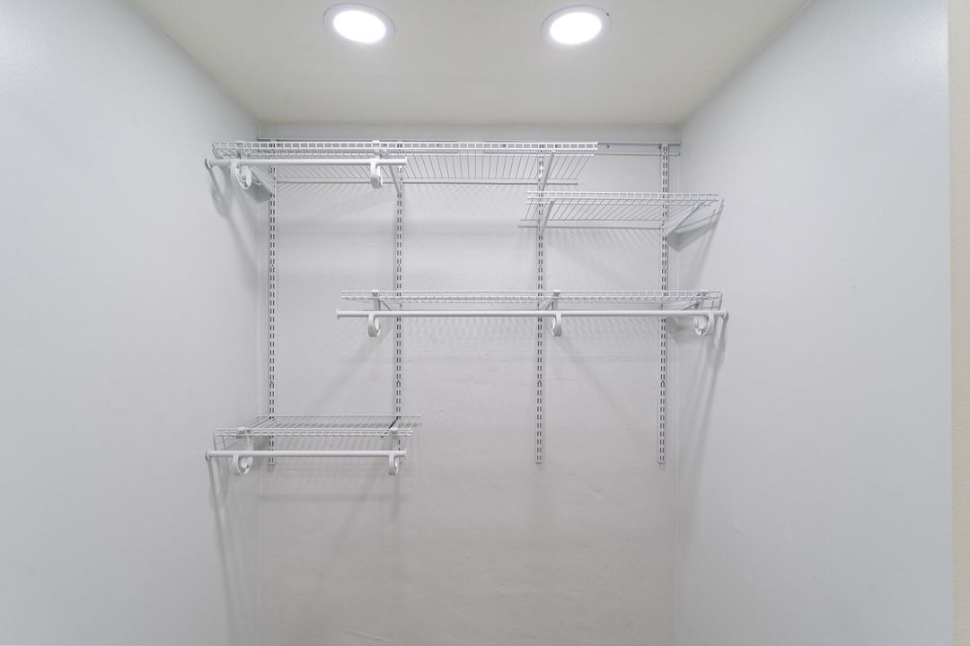 Под контрактом: $449,900 (3 спален, 2 ванн, 1120 Квадратных фут)