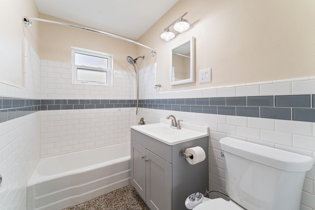 Под контрактом: $449,900 (3 спален, 2 ванн, 1120 Квадратных фут)