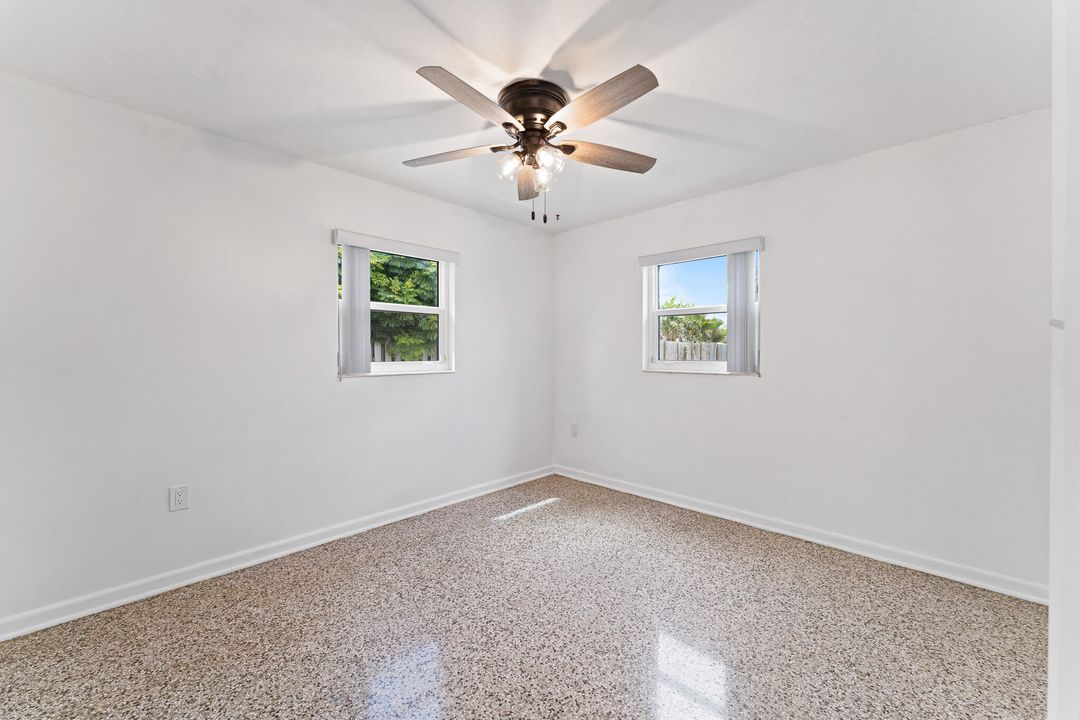 Под контрактом: $449,900 (3 спален, 2 ванн, 1120 Квадратных фут)