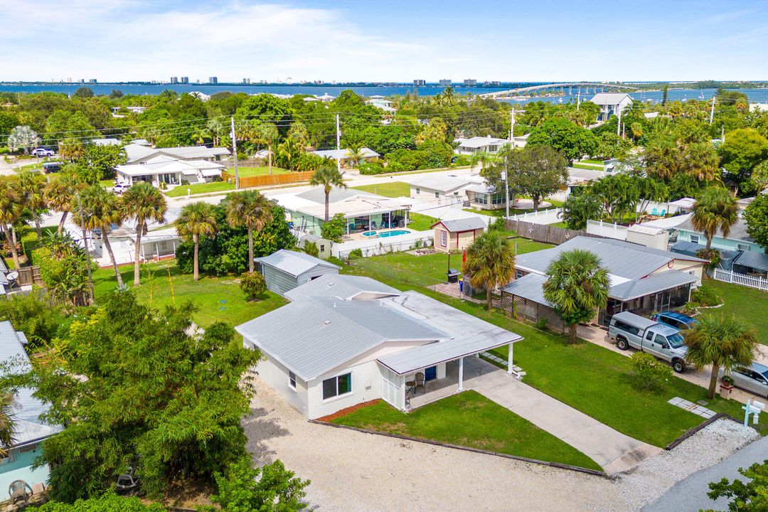 Под контрактом: $449,900 (3 спален, 2 ванн, 1120 Квадратных фут)