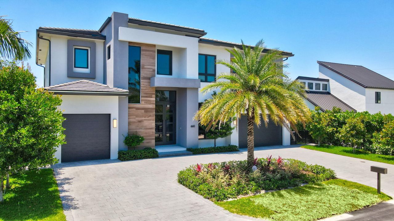 Vendido Recientemente: $5,450,000 (5 camas, 5 baños, 4580 Pies cuadrados)