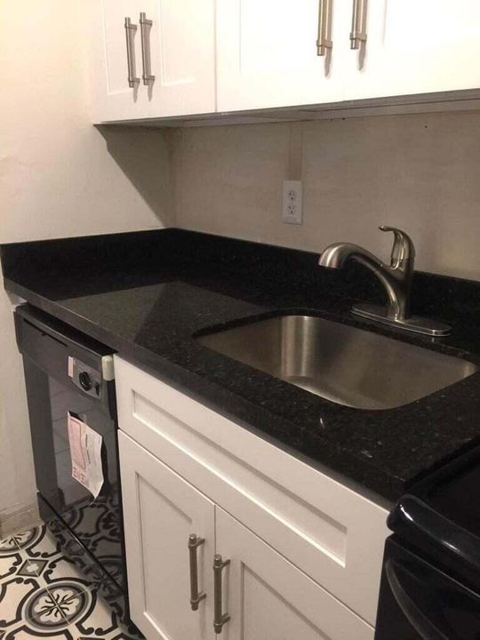 For Sale: $130,000 (1 beds, 1 baths, 640 Square Feet)