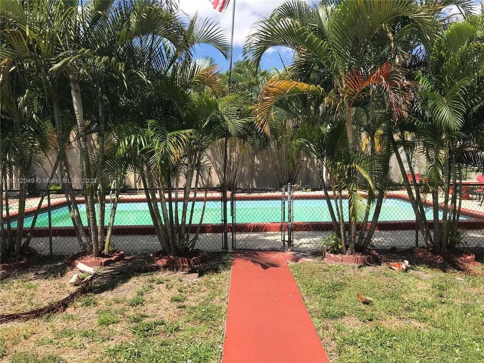 For Sale: $130,000 (1 beds, 1 baths, 640 Square Feet)