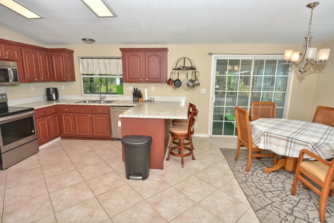 For Sale: $169,900 (3 beds, 2 baths, 1330 Square Feet)