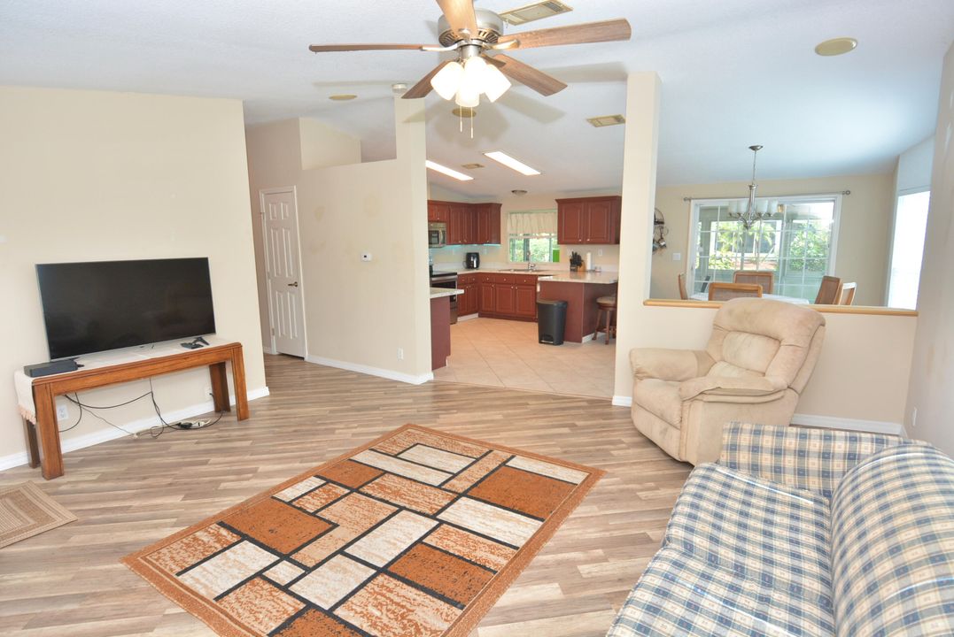 For Sale: $169,900 (3 beds, 2 baths, 1330 Square Feet)