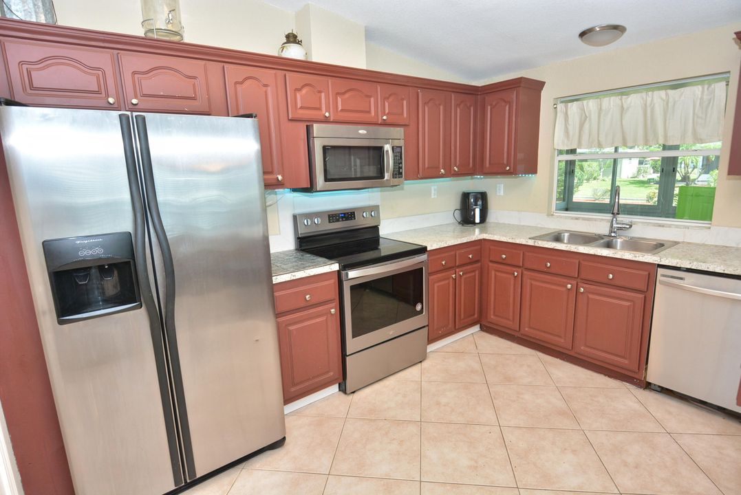 For Sale: $169,900 (3 beds, 2 baths, 1330 Square Feet)