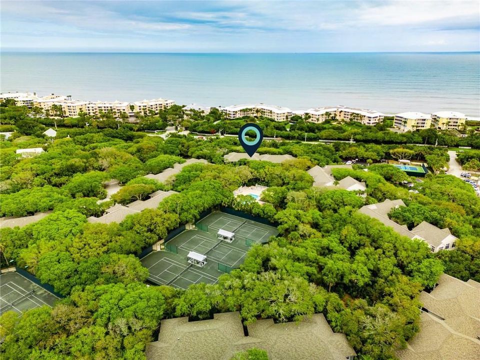 For Sale: $335,000 (1 beds, 2 baths, 862 Square Feet)