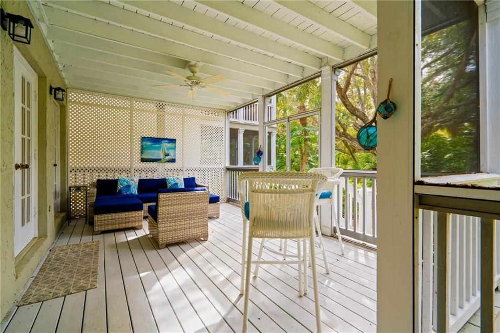 For Sale: $335,000 (1 beds, 2 baths, 862 Square Feet)