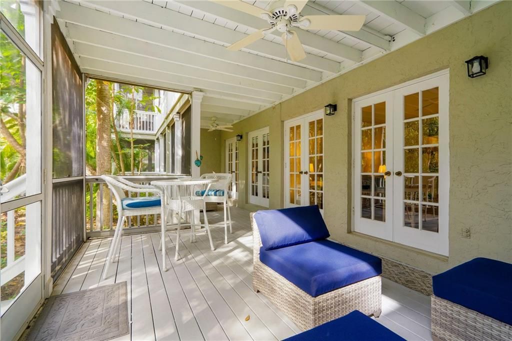 For Sale: $335,000 (1 beds, 2 baths, 862 Square Feet)