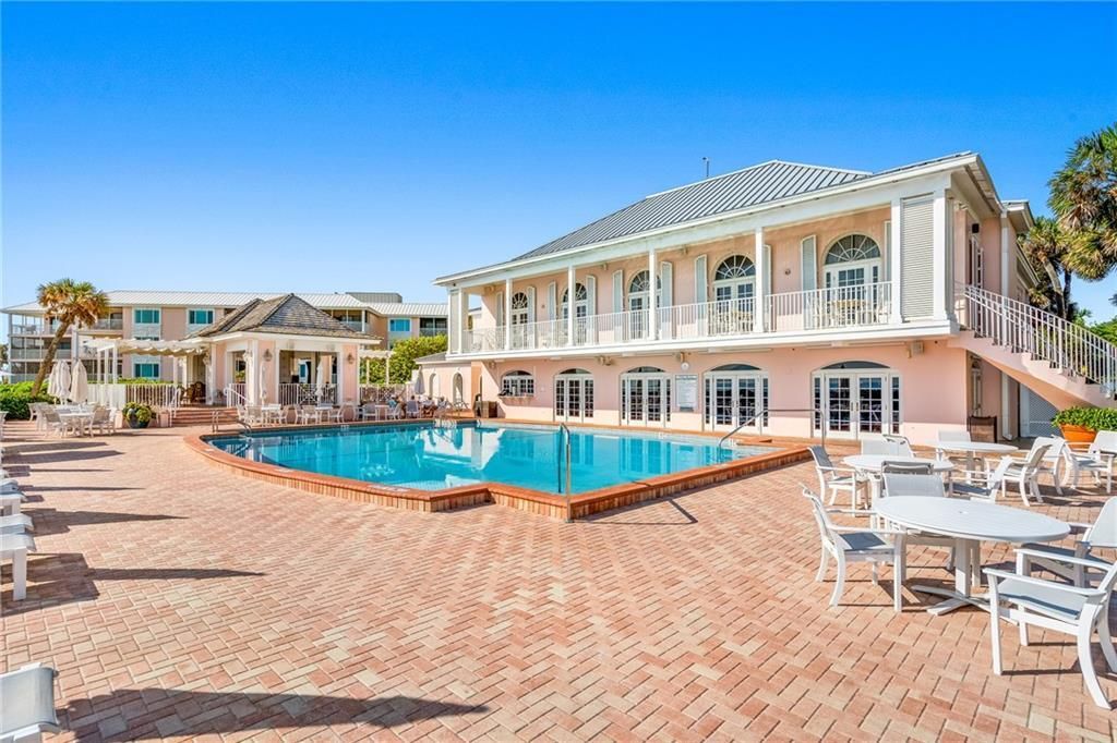 For Sale: $335,000 (1 beds, 2 baths, 862 Square Feet)