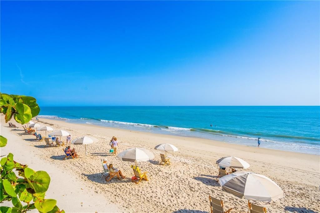 For Sale: $335,000 (1 beds, 2 baths, 862 Square Feet)