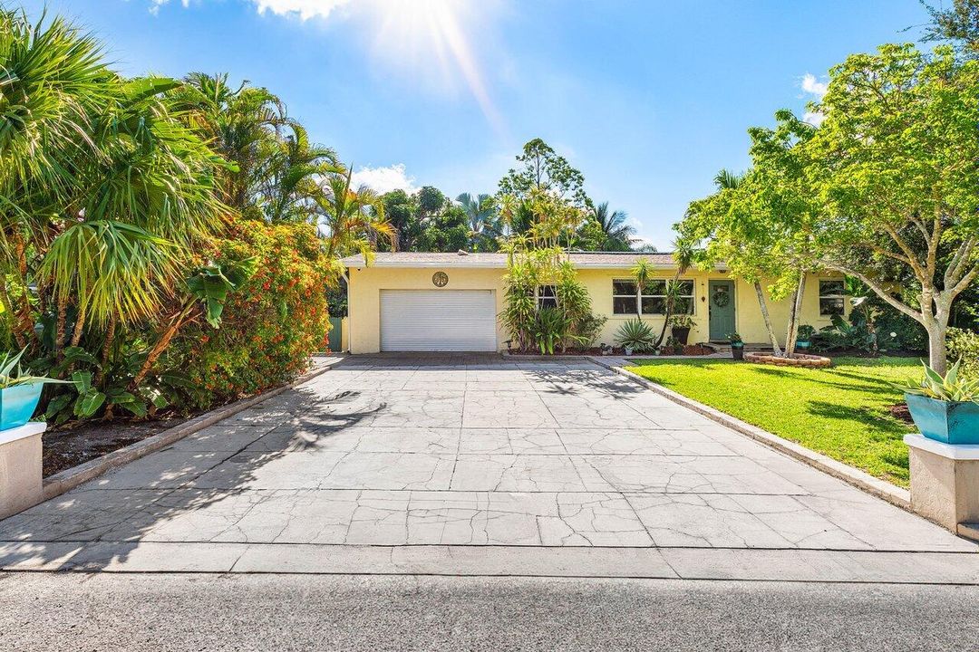 For Sale: $615,000 (3 beds, 2 baths, 2210 Square Feet)