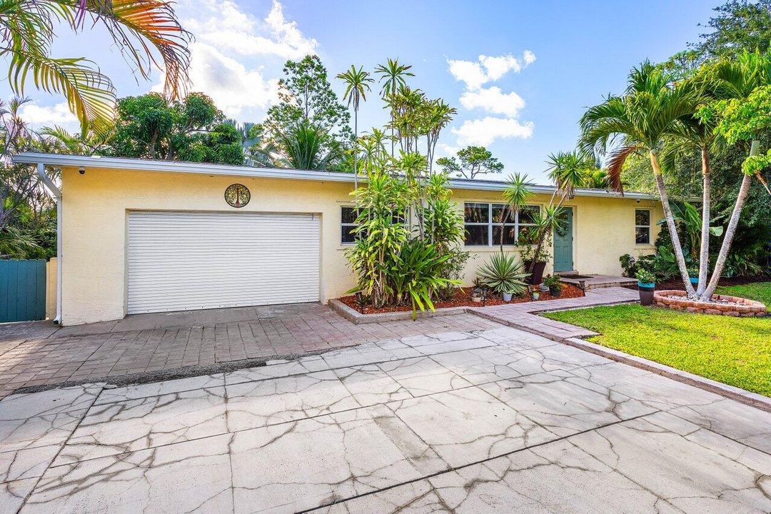 For Sale: $615,000 (3 beds, 2 baths, 2210 Square Feet)