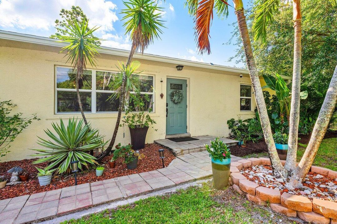 For Sale: $615,000 (3 beds, 2 baths, 2210 Square Feet)