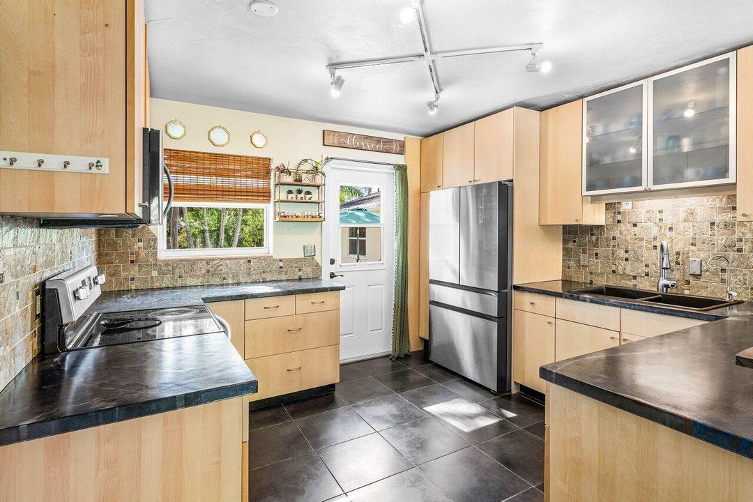 For Sale: $615,000 (3 beds, 2 baths, 2210 Square Feet)