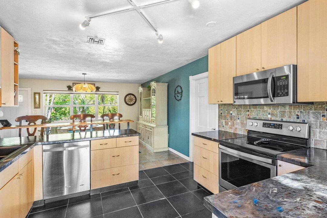 For Sale: $615,000 (3 beds, 2 baths, 2210 Square Feet)