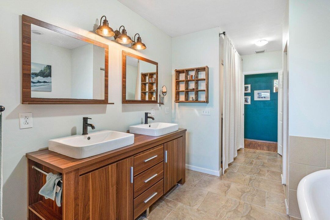 For Sale: $615,000 (3 beds, 2 baths, 2210 Square Feet)