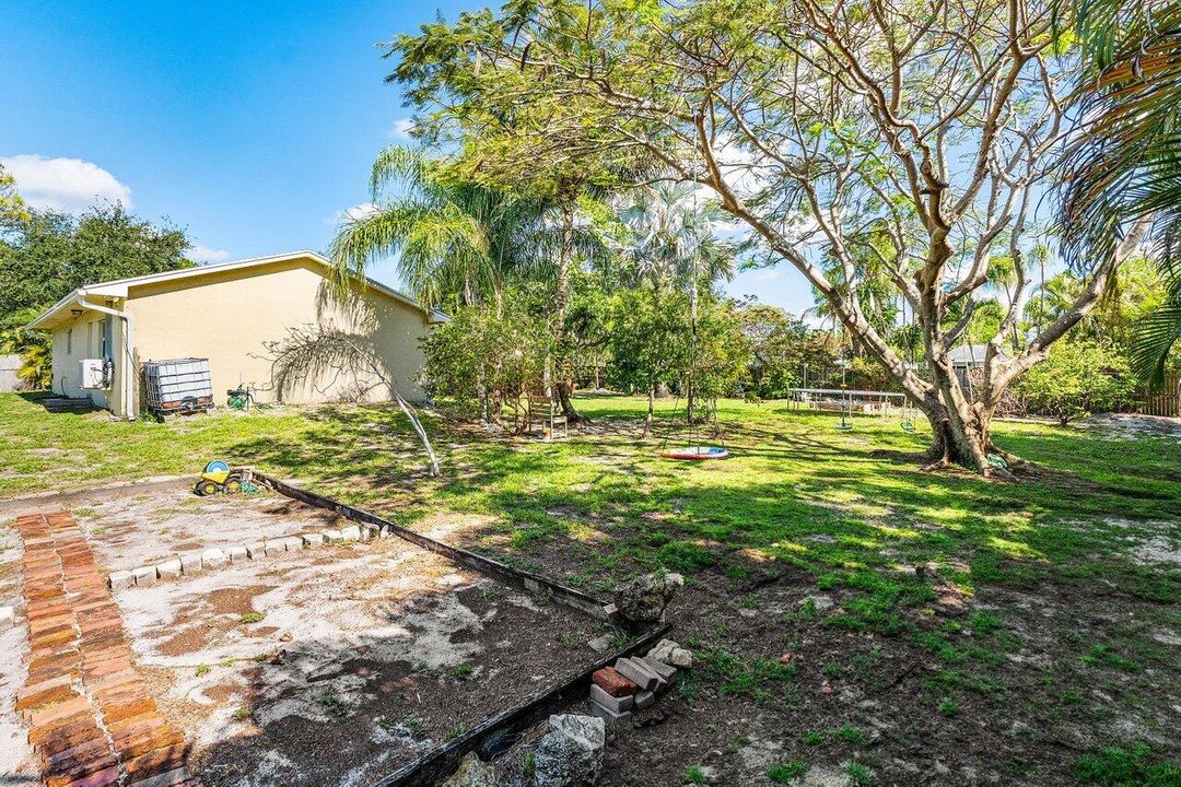 For Sale: $615,000 (3 beds, 2 baths, 2210 Square Feet)