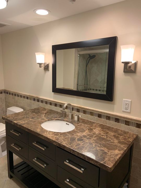 合同活跃: $5,000 (1 贝兹, 1 浴室, 1000 平方英尺)