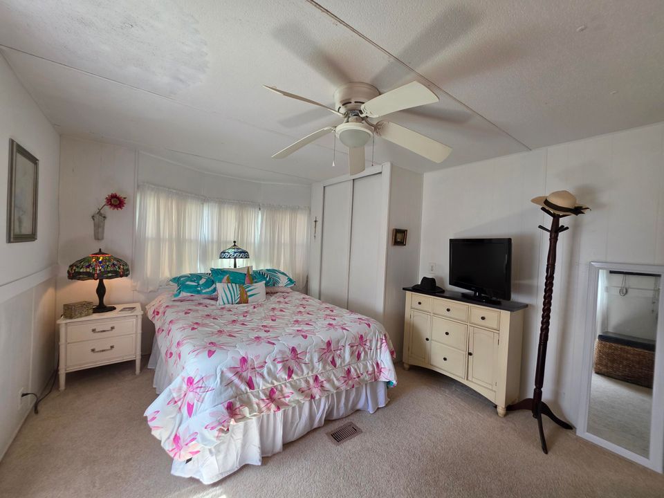 合同活跃: $35,000 (2 贝兹, 2 浴室, 1020 平方英尺)