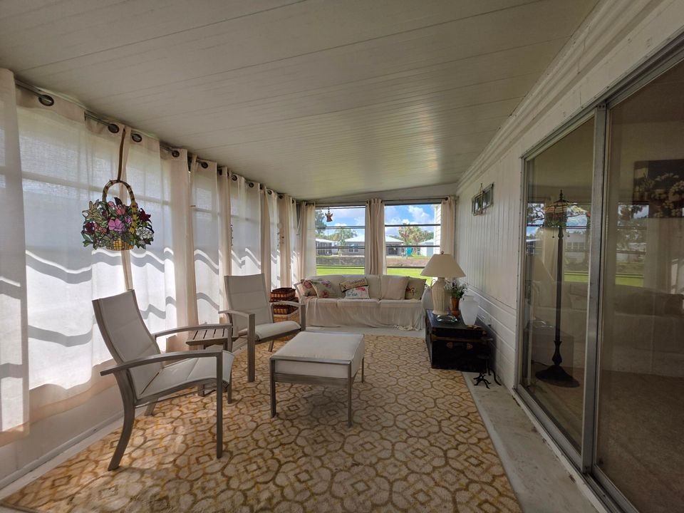 合同活跃: $35,000 (2 贝兹, 2 浴室, 1020 平方英尺)