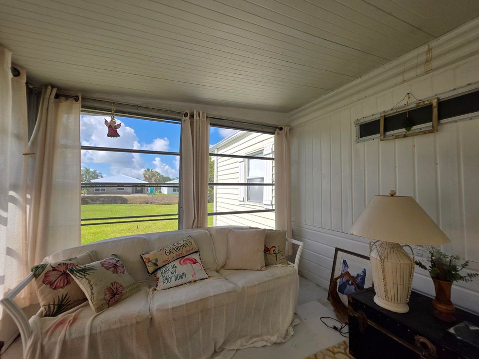 合同活跃: $35,000 (2 贝兹, 2 浴室, 1020 平方英尺)