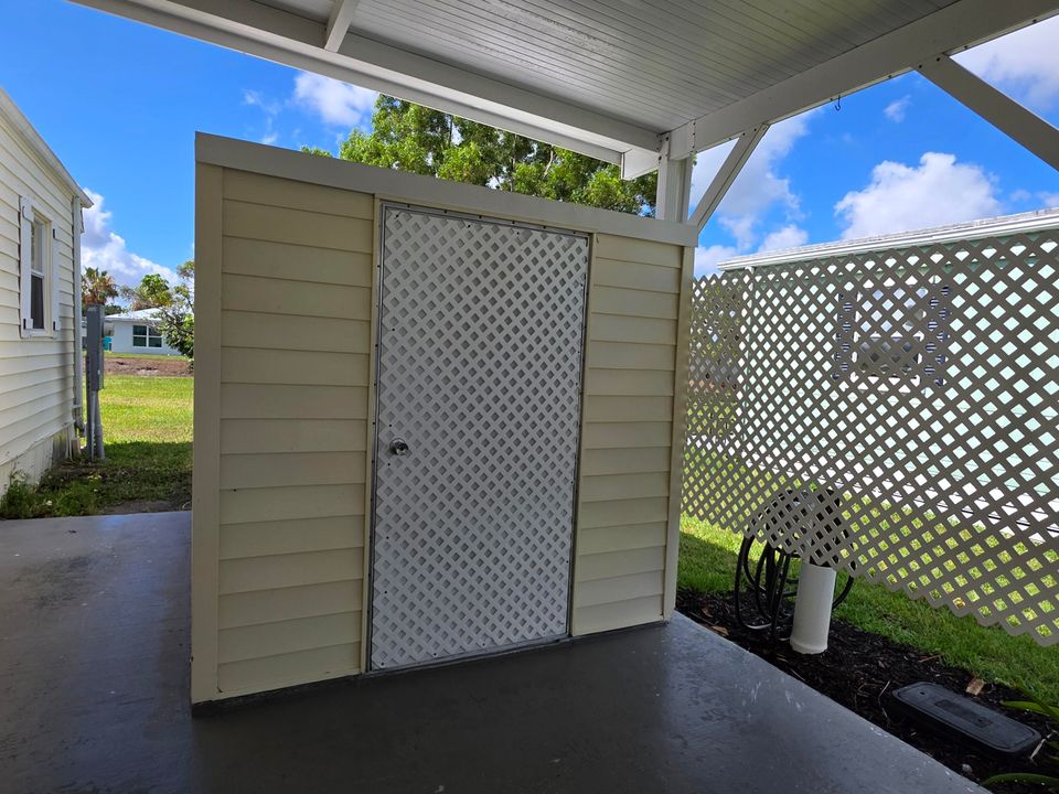 合同活跃: $35,000 (2 贝兹, 2 浴室, 1020 平方英尺)