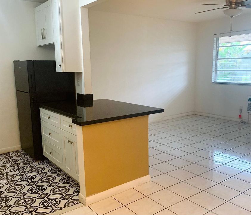 For Sale: $130,000 (1 beds, 1 baths, 640 Square Feet)