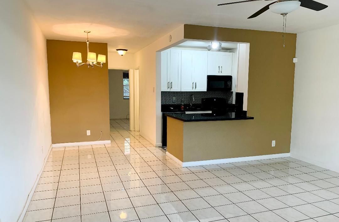 For Sale: $130,000 (1 beds, 1 baths, 640 Square Feet)