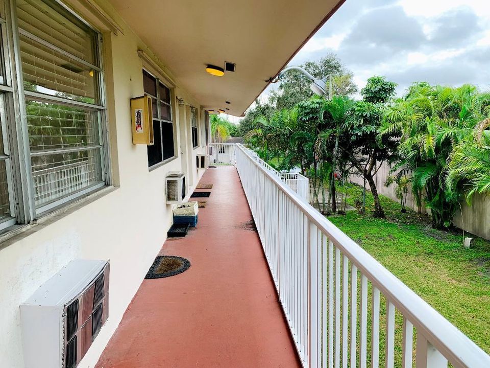 For Sale: $130,000 (1 beds, 1 baths, 640 Square Feet)