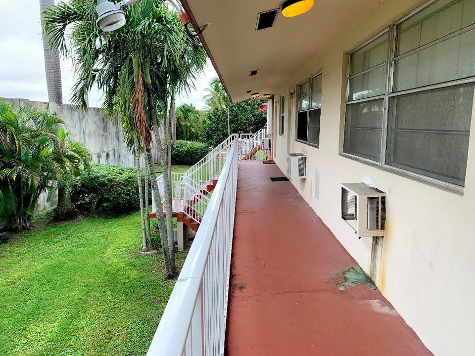 For Sale: $130,000 (1 beds, 1 baths, 640 Square Feet)