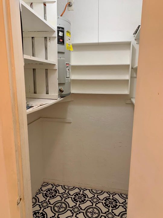 For Sale: $130,000 (1 beds, 1 baths, 640 Square Feet)